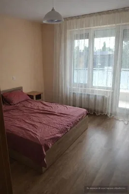 Spavaća soba; drveni pod, prirodno svjetlo