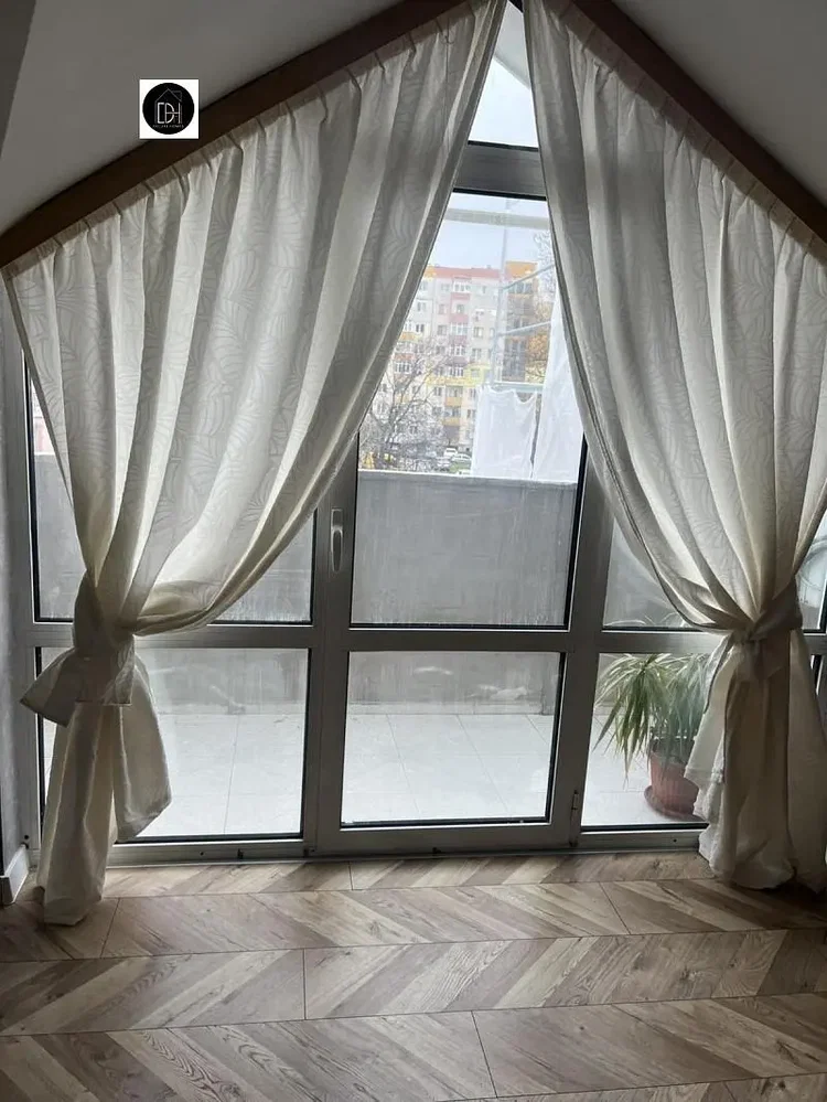 Balkon; fayans zemin, doğal ışık, manzara