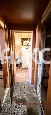 Garderoba; pločice, potrebna renovacija