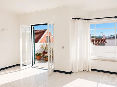 Altro; pavimento in piastrelle, luce naturale, vista