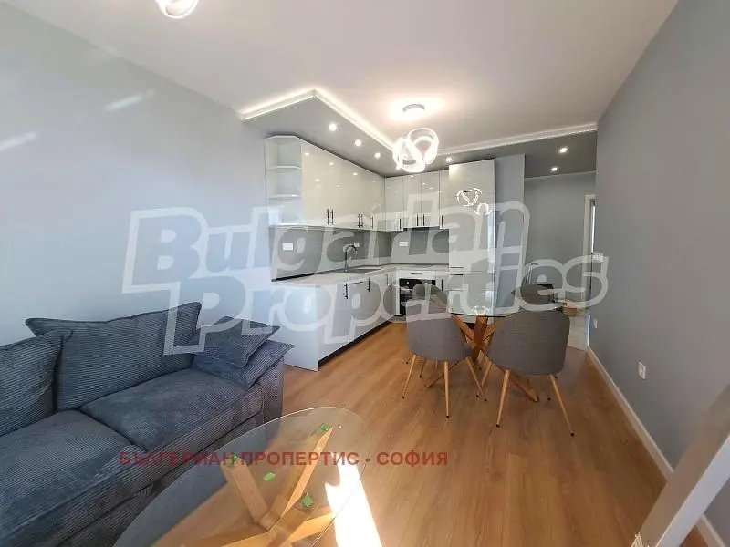 Salon; électroménager, parquet, lumière naturelle, style moderne