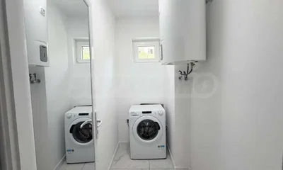 Salon; carrelage, lumière naturelle