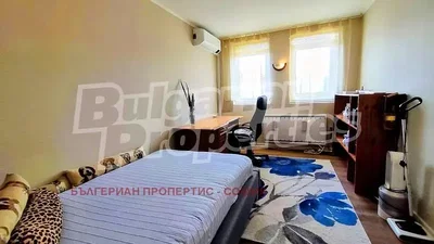 Chambre; parquet, lumière naturelle