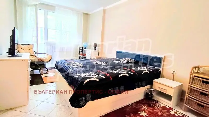 Chambre; carrelage, lumière naturelle