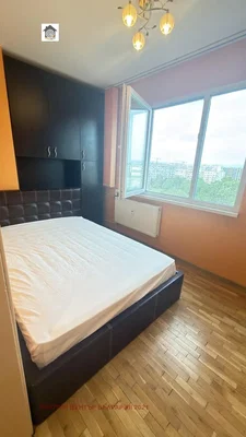 Chambre; parquet, lumière naturelle, vue