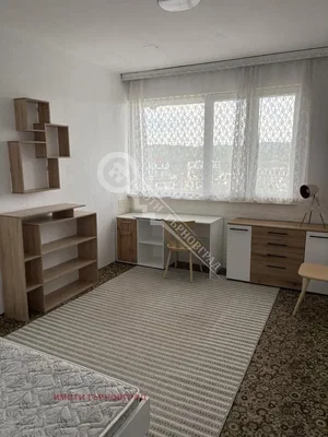 Chambre; lumière naturelle, parquet
