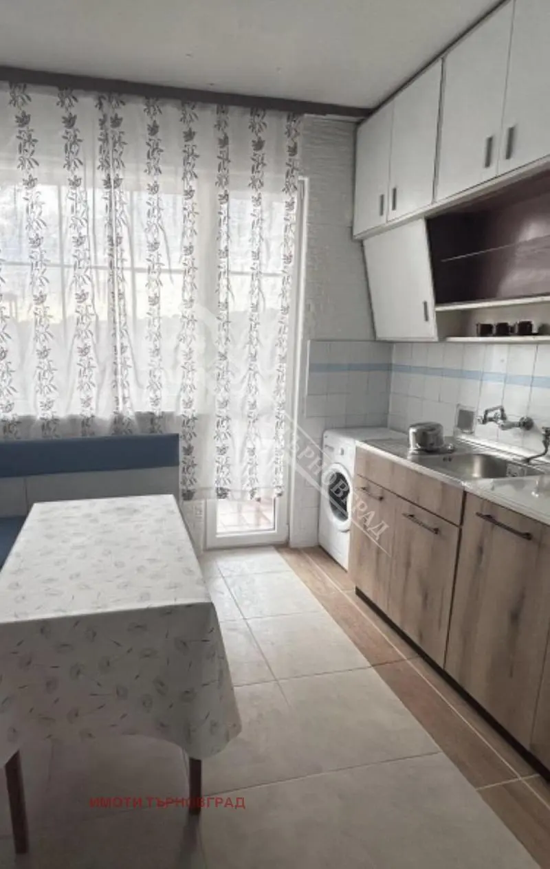 Cuisine; lumière naturelle, parquet