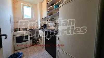 Kuhinja; kuhinjski aparati, pločice, potrebna renovacija