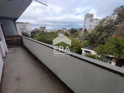 Balkon; pogled, prirodno svjetlo