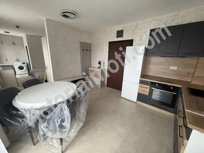 Kuhinja; kuhinjski aparati, pločice, potrebna renovacija