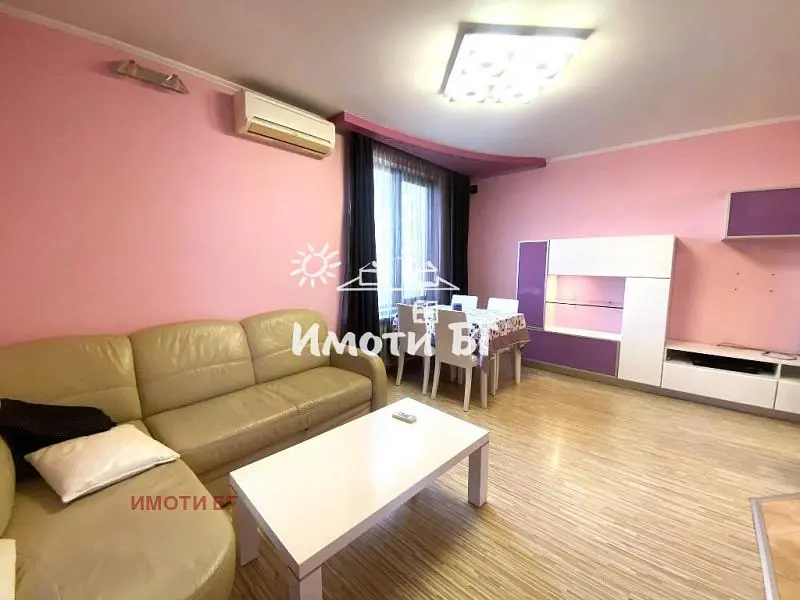 Salon; lumière naturelle, parquet