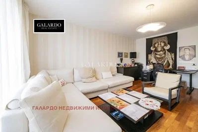 Wohnzimmer; holzboden, tageslicht, moderner stil