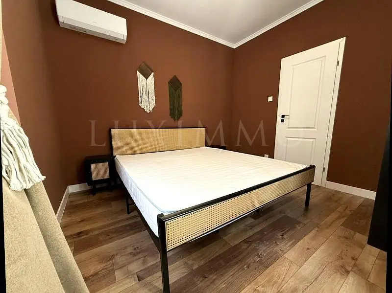 Schlafzimmer; holzboden, tageslicht