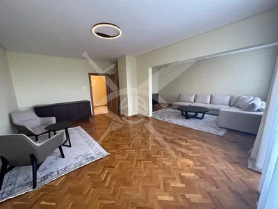 Wohnzimmer; holzboden, tageslicht