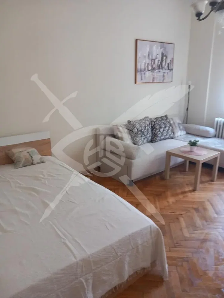 Schlafzimmer; holzboden, tageslicht