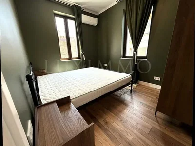 Schlafzimmer; holzboden, tageslicht