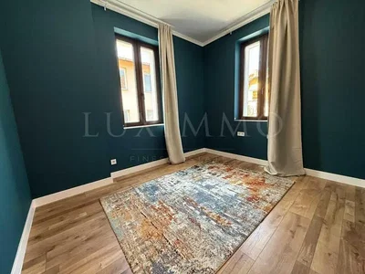 Schlafzimmer; holzboden, tageslicht
