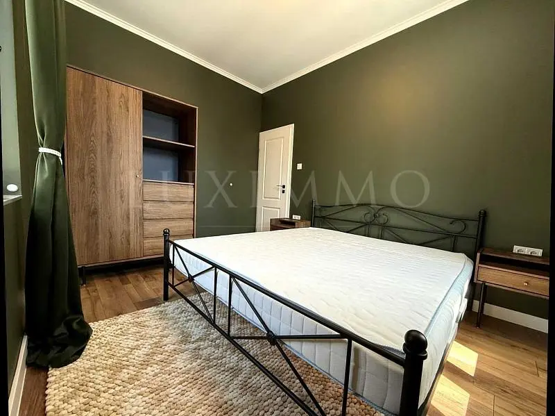 Schlafzimmer; holzboden, tageslicht