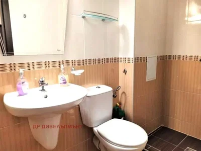 Toilette; fliesenboden, tageslicht
