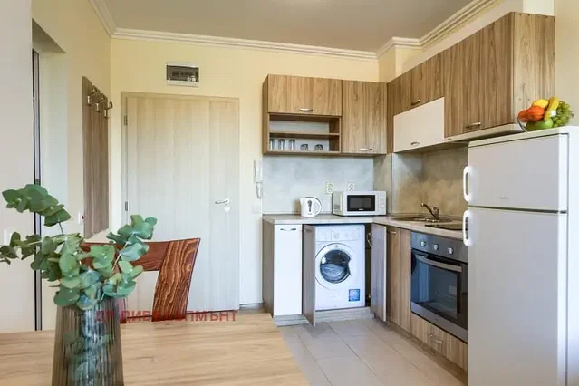 Kitchen; kitchen appliances, wood floor, natural light