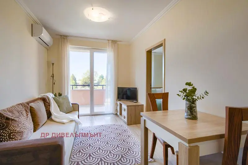 Living room; natural light, tile floor