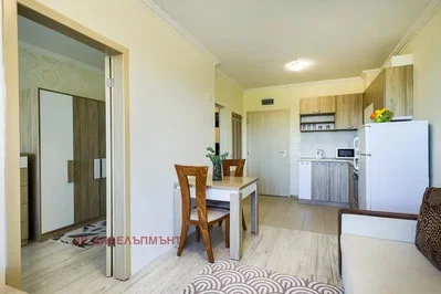 Kitchen; kitchen appliances, natural light, modern style