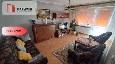 Wohnzimmer; holzboden, tageslicht, moderner stil