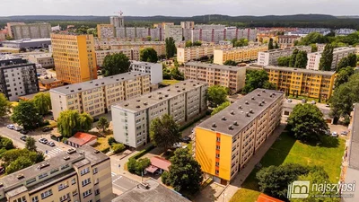Дневна соба; природно светло, дрвени под