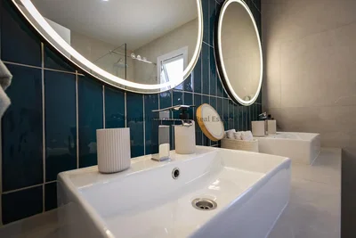Badezimmer; fliesenboden, renoviert, tageslicht