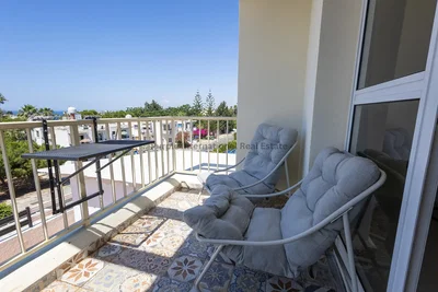 Balcon; vue, lumière naturelle, carrelage