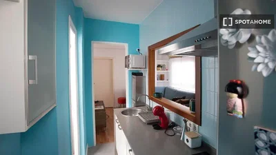 Küche; küchengeräte, tageslicht, moderner stil