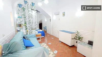 Wohnzimmer; fliesenboden, tageslicht