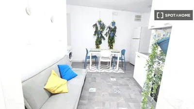 Wohnzimmer; tageslicht, fliesenboden, moderner stil