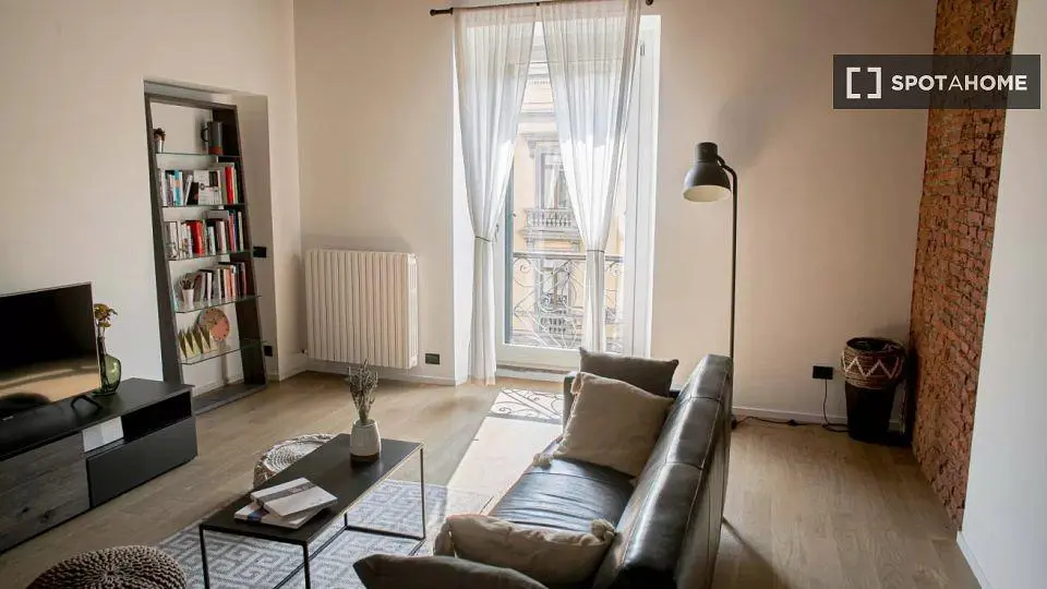 Wohnzimmer; tageslicht, holzboden, moderner stil