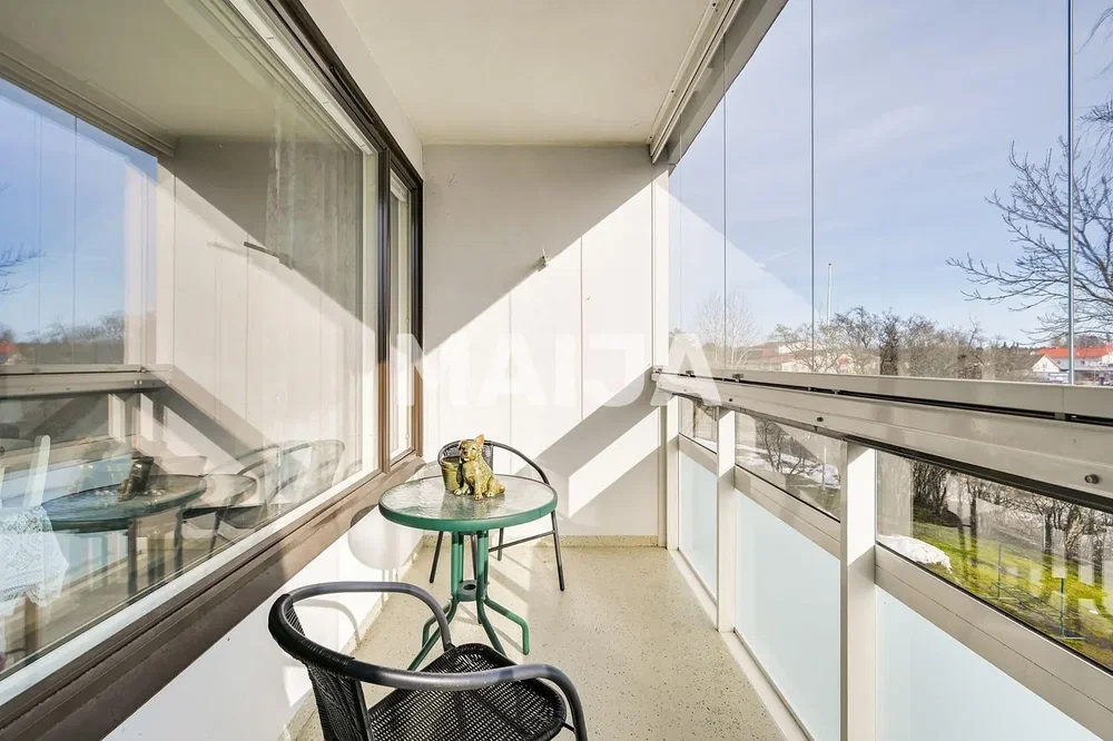 Balcony; natural light, view