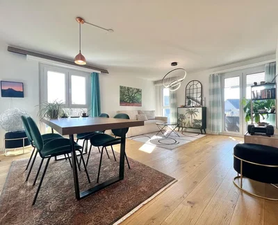 Wohnzimmer; holzboden, tageslicht, moderner stil