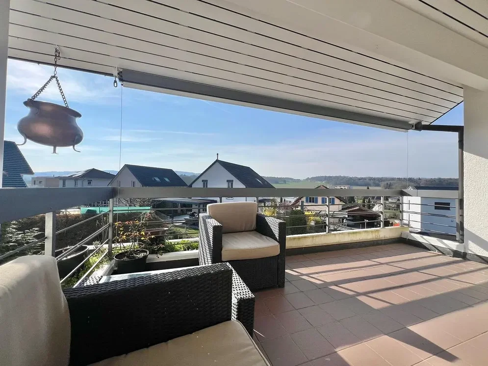 Balkon; blick, fliesenboden, tageslicht