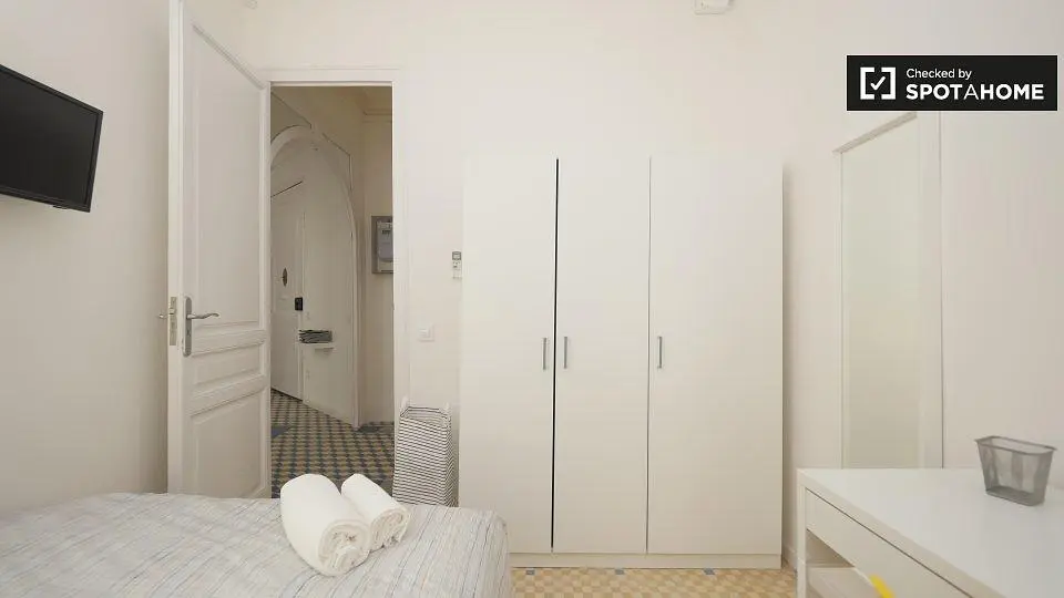 Schlafzimmer; tageslicht, renoviert