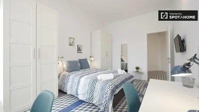Schlafzimmer; fliesenboden, tageslicht