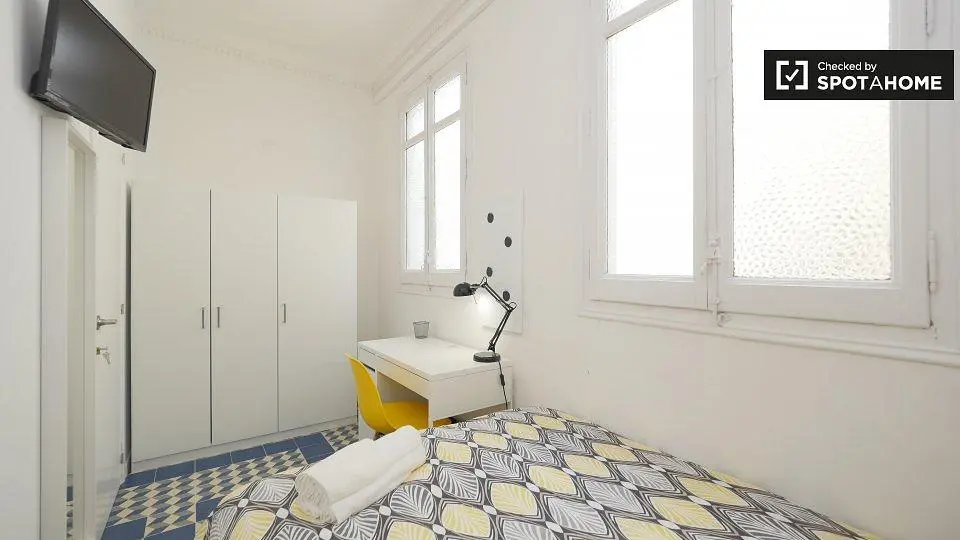 Schlafzimmer; tageslicht, holzboden