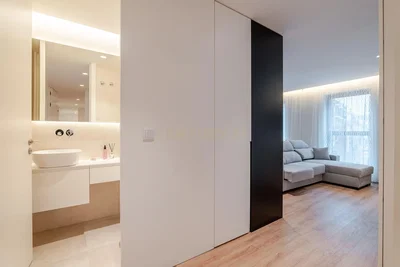 Badezimmer; tageslicht, renoviert, holzboden, fliesenboden