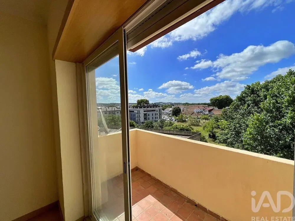 Balkon; manzara, fayans zemin, doğal ışık
