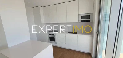 Кухиња; кухињски апарати, плочице, природно светло