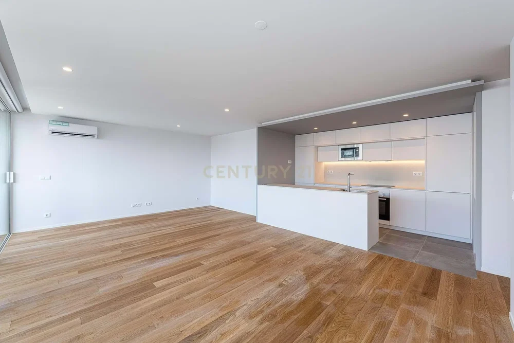 Salon; parquet, électroménager, rénové, lumière naturelle