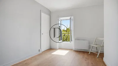 Schlafzimmer; holzboden, tageslicht