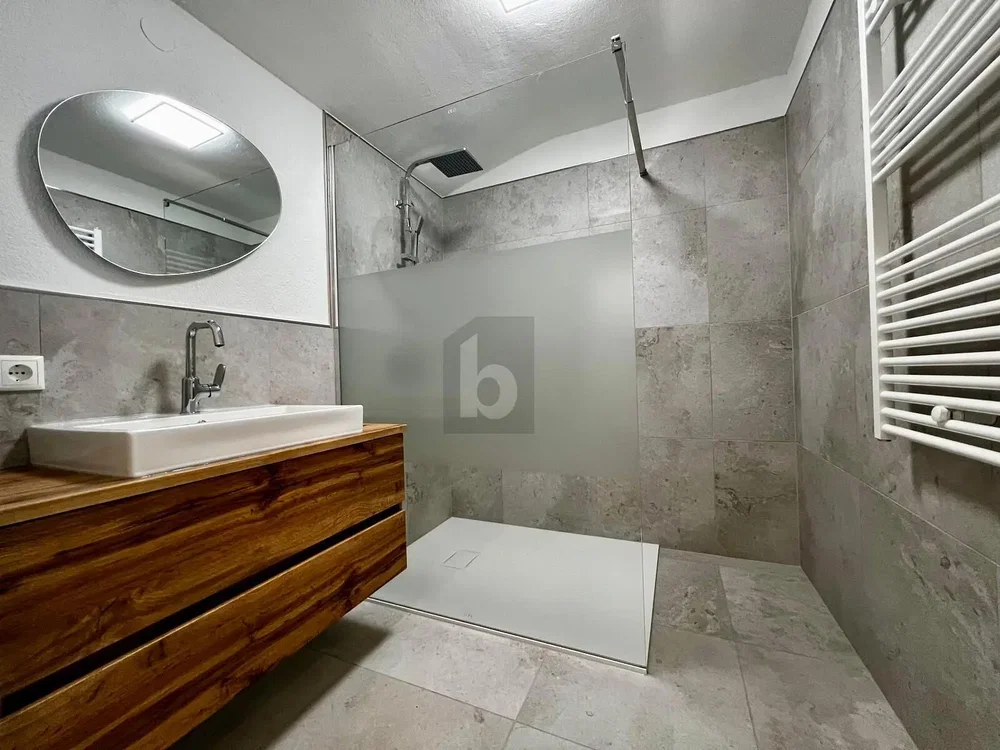 Bagno; pavimento in piastrelle, ristrutturato, luce naturale