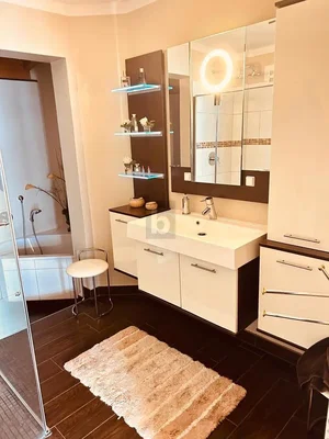 Bagno; pavimento in piastrelle, ristrutturato, luce naturale