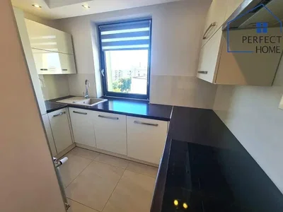 Cozinha; eletrodomésticos, vista, chão de azulejo, luz natural