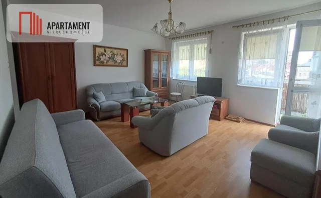 Obývačka; prirodzené svetlo, drevená podlaha