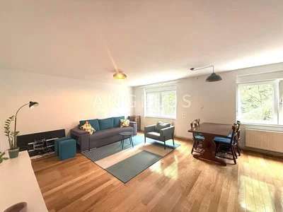 Living room; wood floor, natural light, modern style
